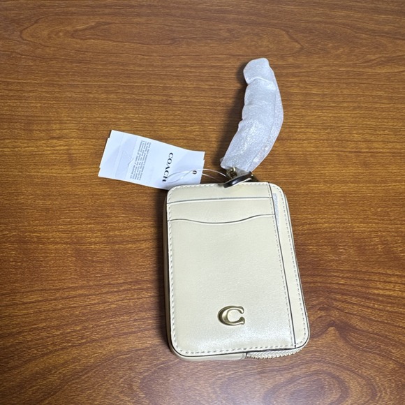 COACH Essential Chain Card Case Moonlight Beige Gold NWT - Picture 1 of 10
